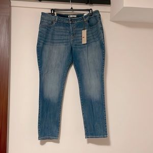 NWT! Levi’s Mid Rise Skinny Jean, women 20W